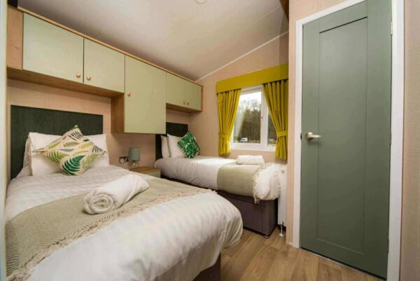 RETREAT WITH HOT TUB FOR UP TO 5 PEOPLE - Image 13
