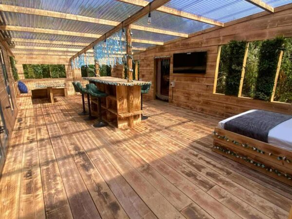 RETREAT WITH HOT TUB FOR UP TO 5 PEOPLE - Image 7