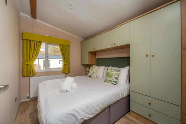RETREAT WITH HOT TUB FOR UP TO 5 PEOPLE - Image 14
