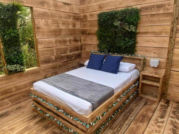 RETREAT WITH HOT TUB FOR UP TO 5 PEOPLE - Image 3